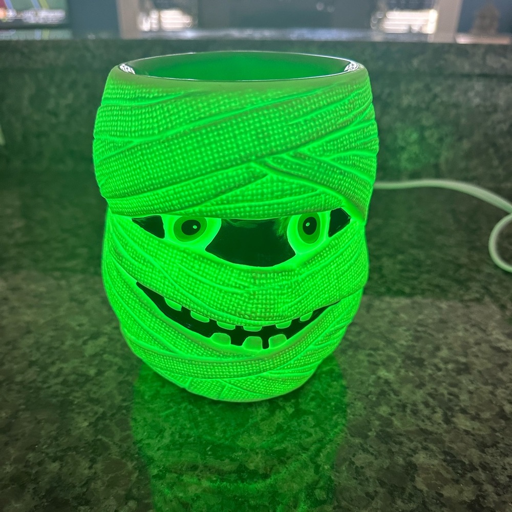 Scentsy Mummy warmer